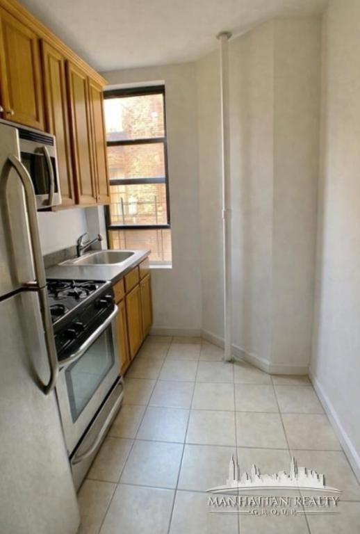 W 187th St #5A - Photo 3 of 5