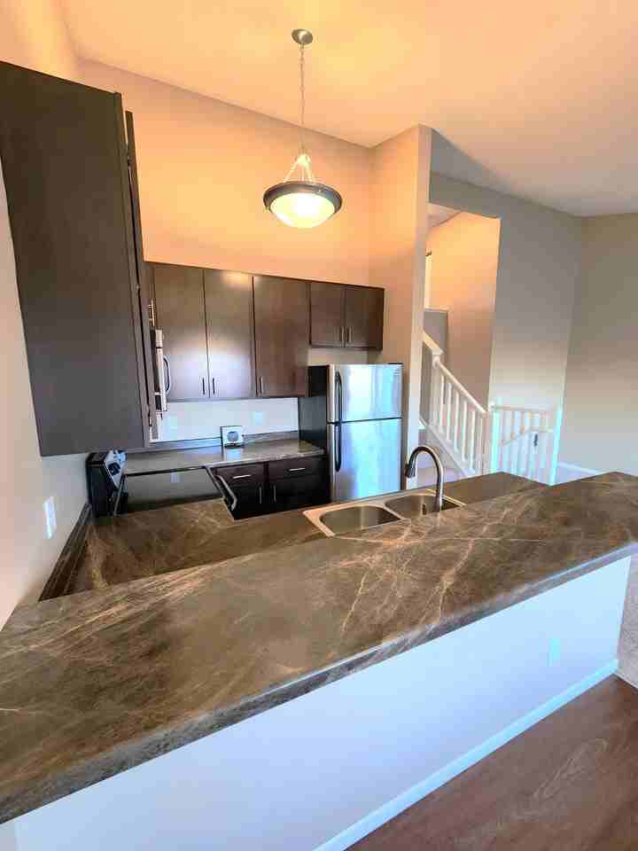 915 Wescott Sq #915 - Photo 5 of 24