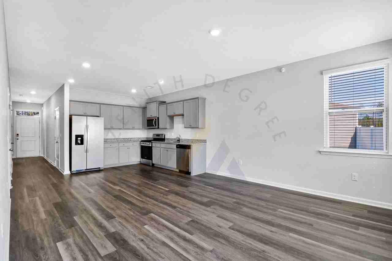 2222 Sanctum St - Photo 3 of 11