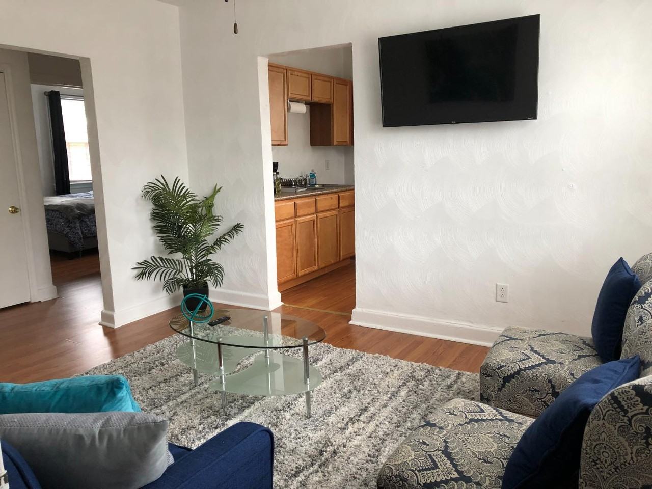 811 East 30th Street - Photo 3 of 8