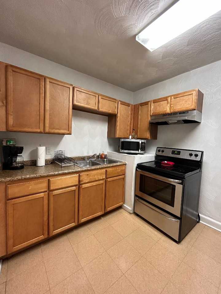 811 East 30th Street - Photo 4 of 8