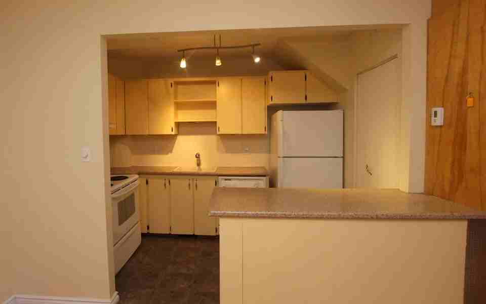 556 Melbourne Ave - Photo 3 of 13