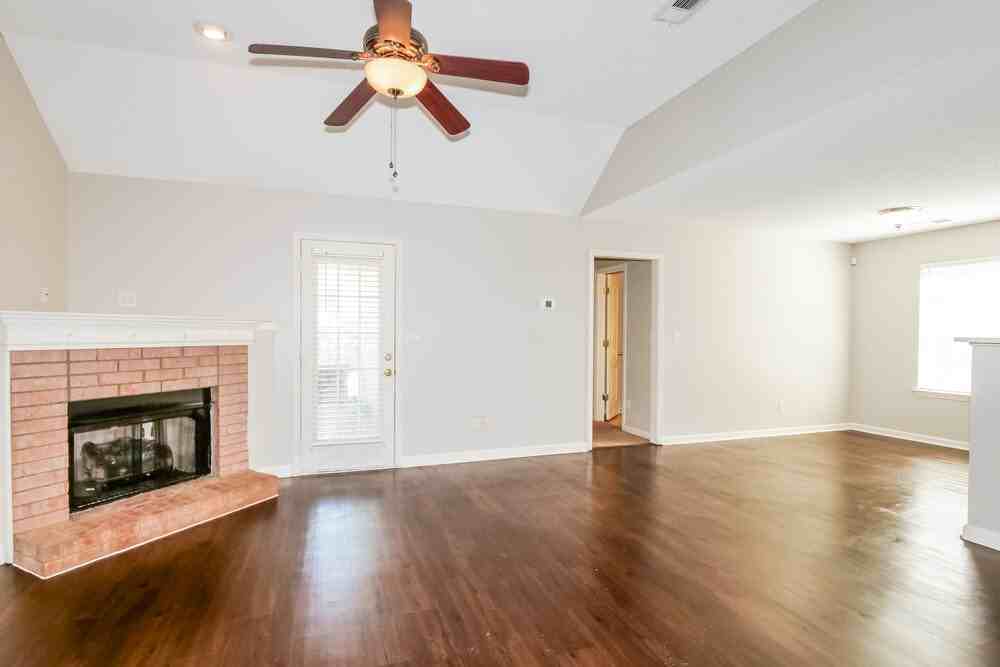 1106 Cross Wood Ln - Photo 5 of 17