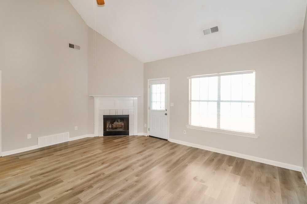 7806 Wolf Hollow Dr - Photo 5 of 17