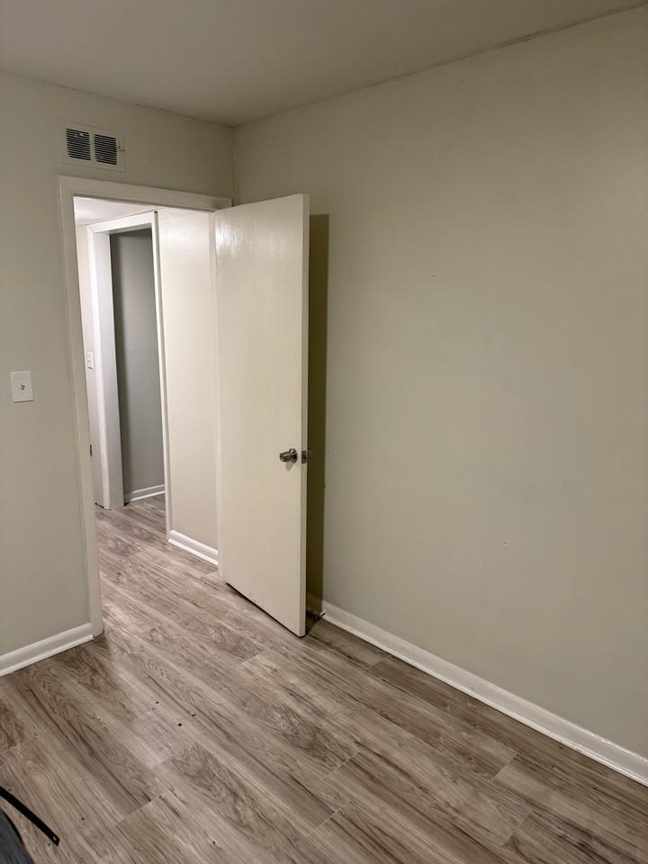 1952 Calmar St #200 - Photo 4 of 8