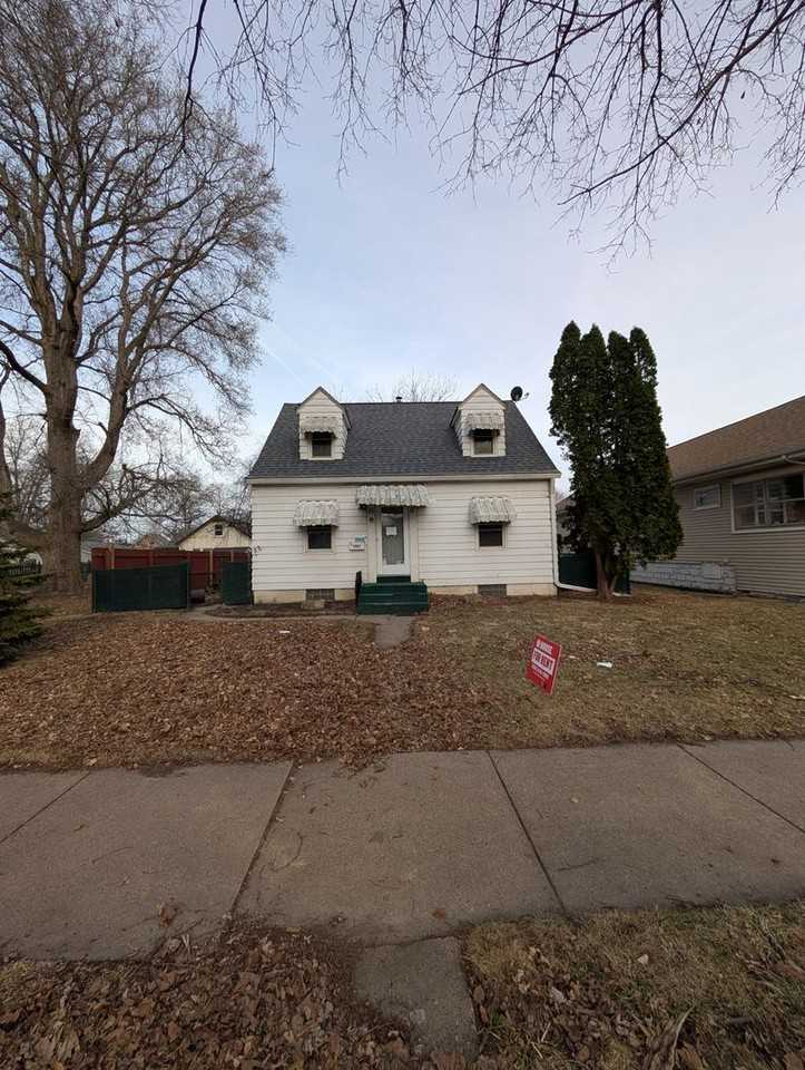 1517 32nd St - Photo 4 of 21