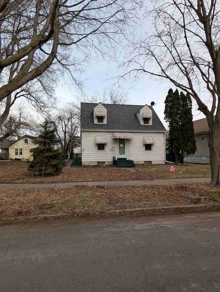 1517 32nd St - Photo 5 of 21