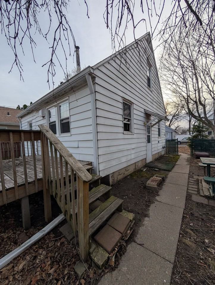 1517 32nd St - Photo 6 of 21