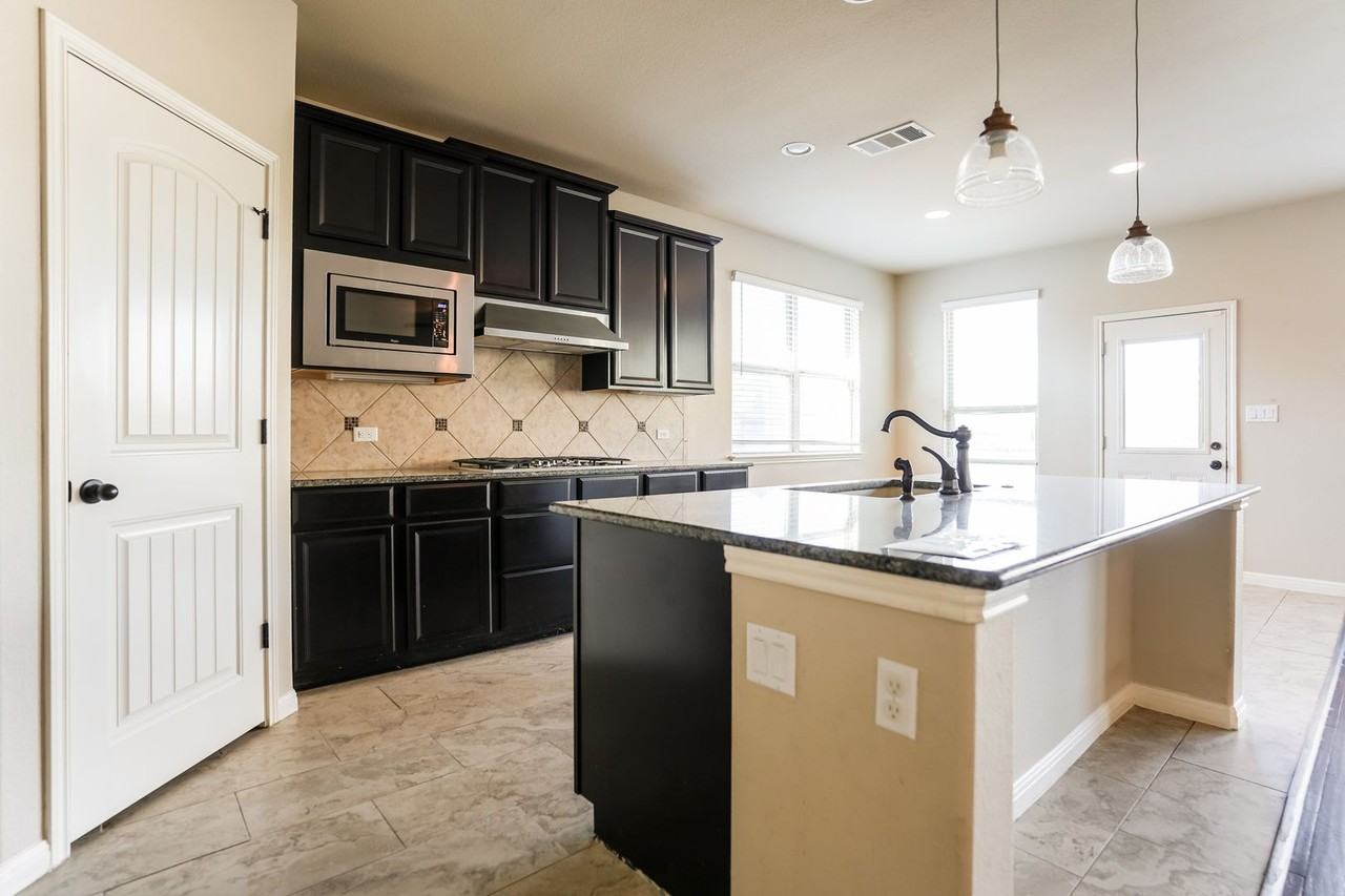 111 Pettigrew Path - Photo 3 of 29