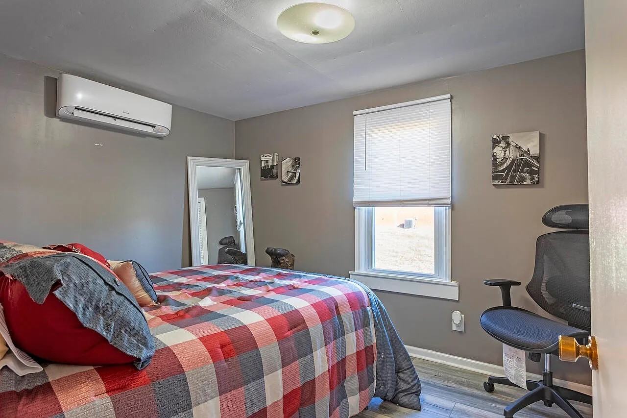 2402 Rodney Dr Se #1 - Photo 6 of 7