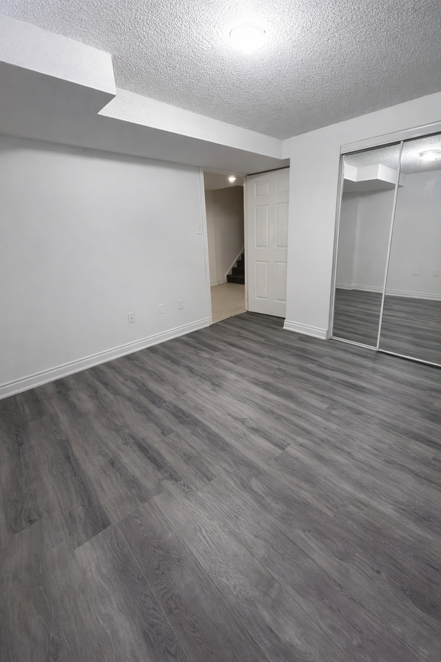 41 Lauraglen Cres #1 - Photo 7 of 8