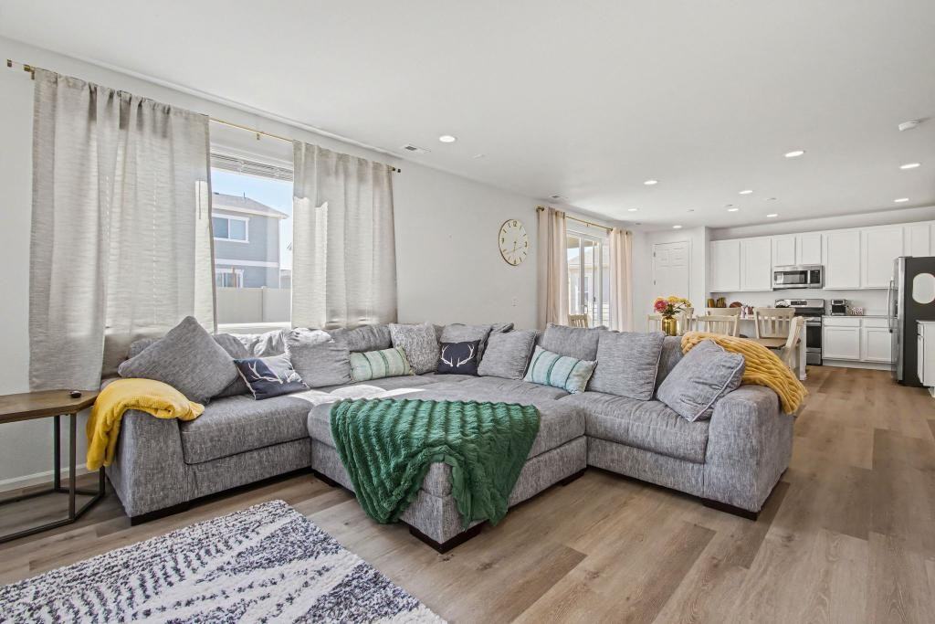 4230 Satinwood Dr - Photo 3 of 29