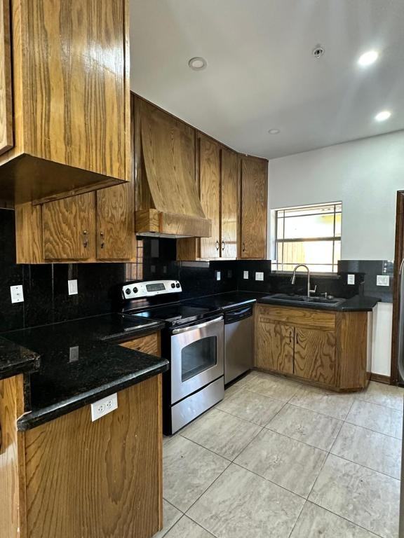 1309 E Olympia Ave Apt C - Photo 6 of 16