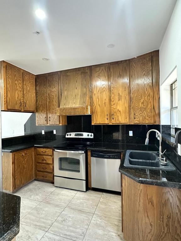 1309 E Olympia Ave Apt C - Photo 7 of 16