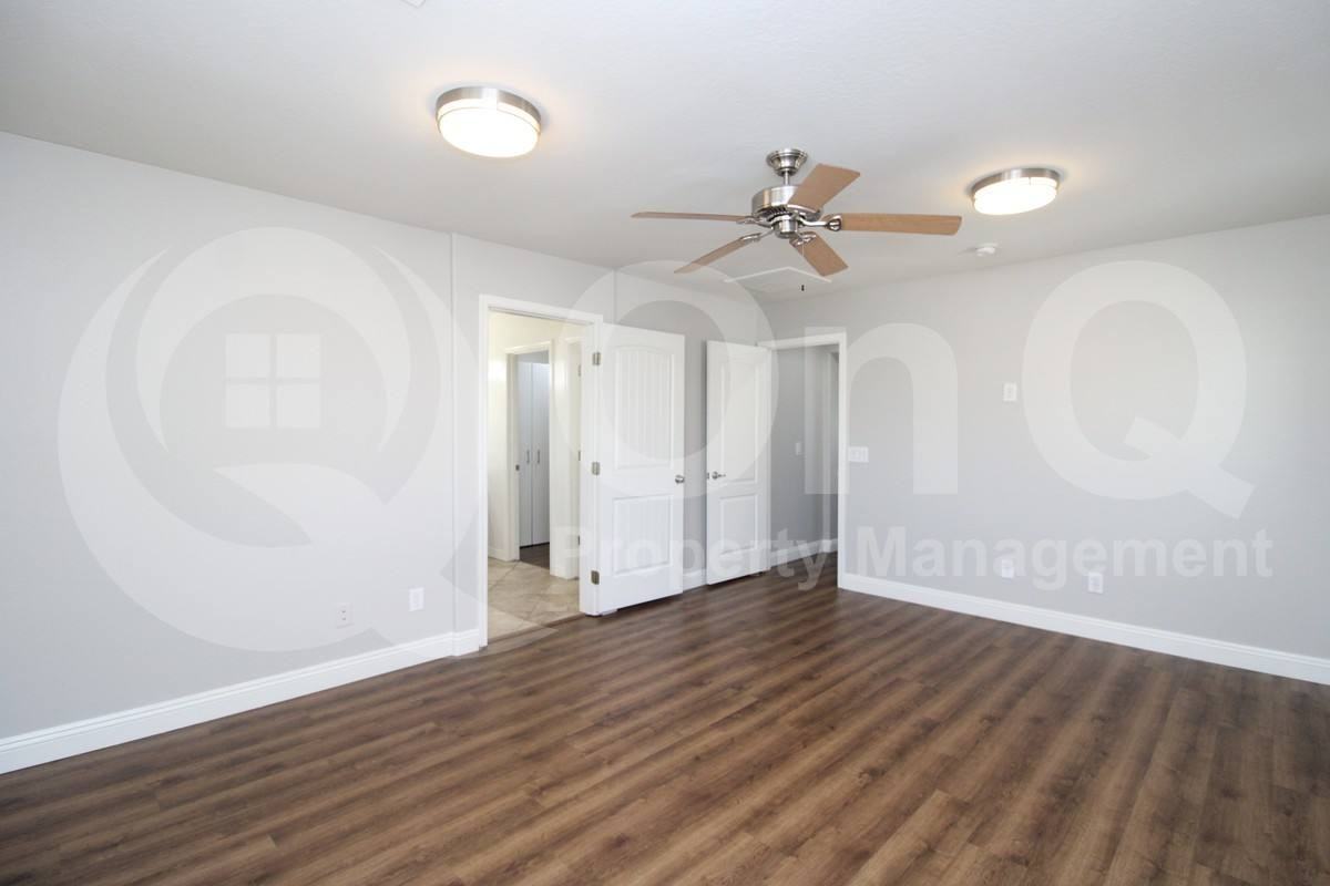 7312 N 90th Ln - Photo 2 of 10