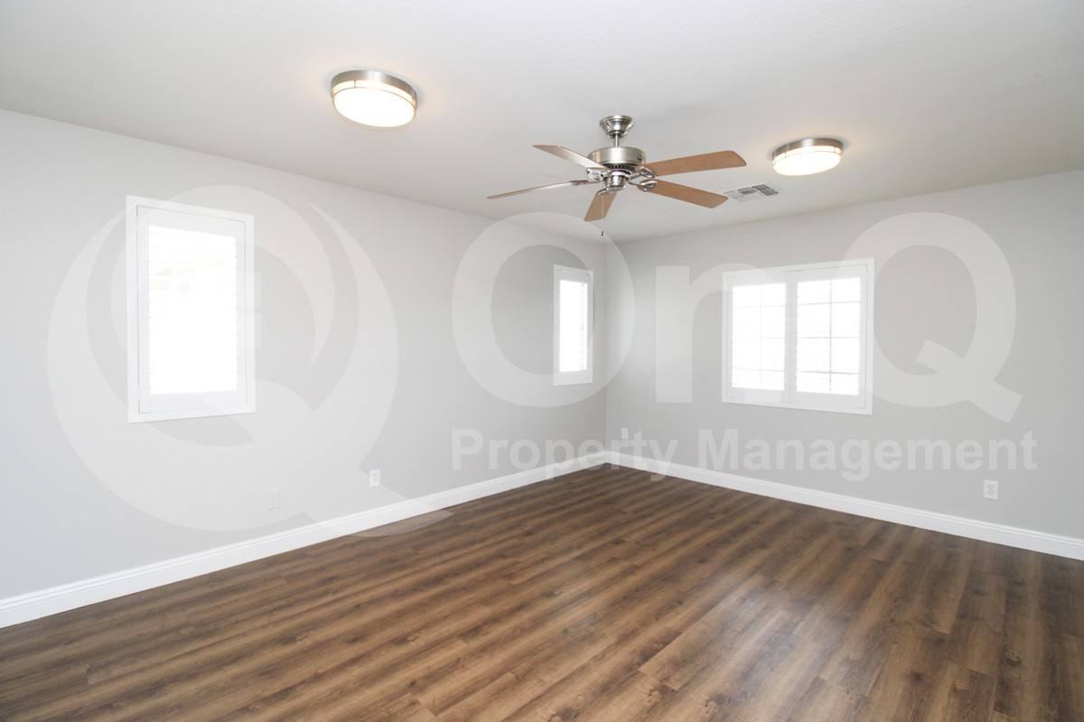 7312 N 90th Ln - Photo 3 of 10