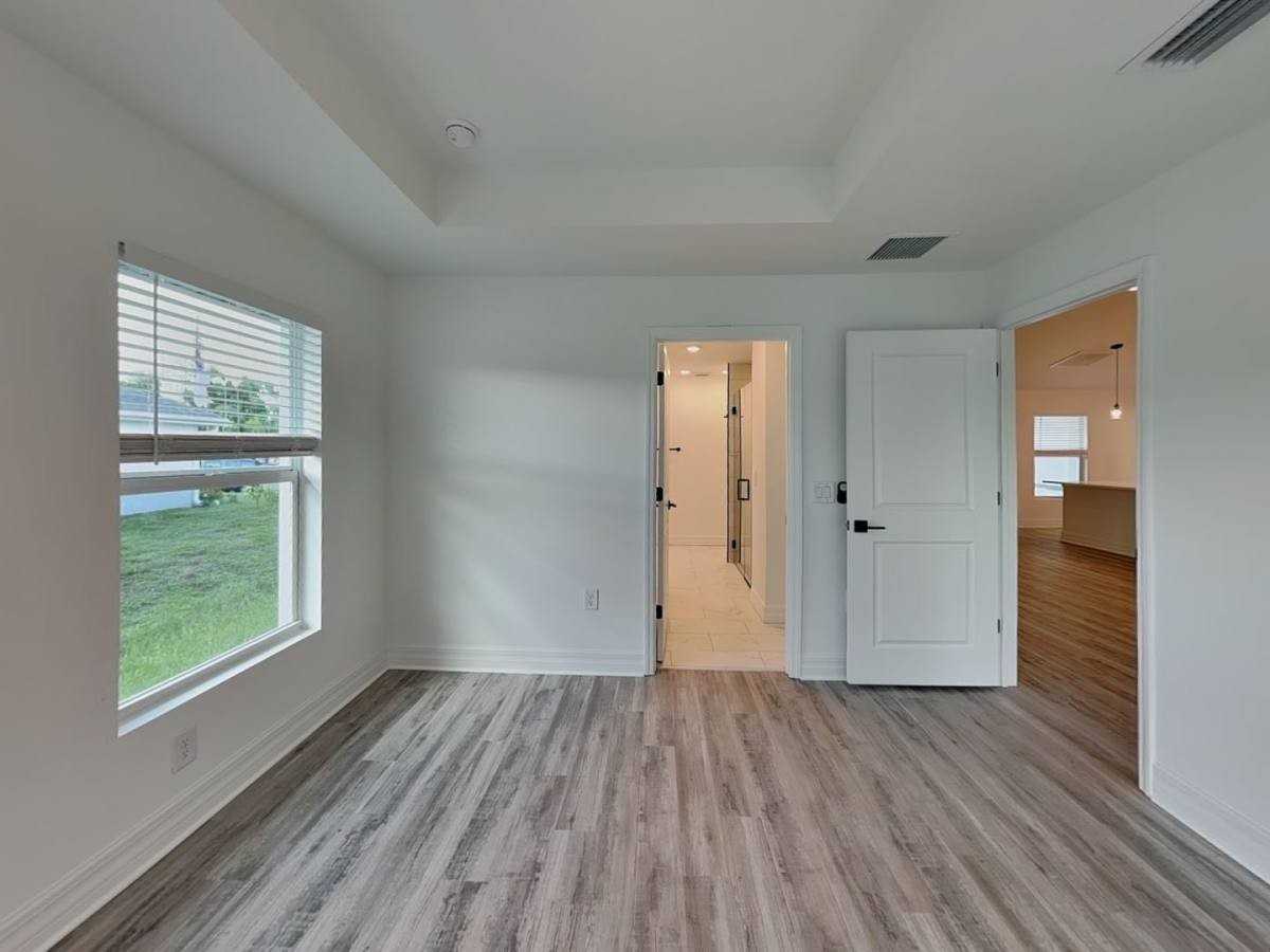 3614 Ne 9th Pl - Photo 2 of 10