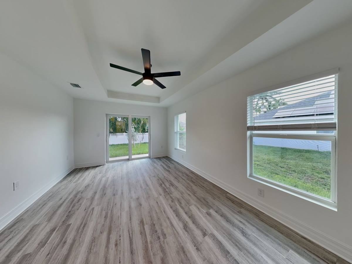 3614 Ne 9th Pl - Photo 3 of 10