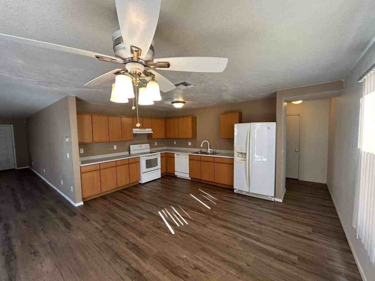 12329 N Pablo St - Photo 3 of 10