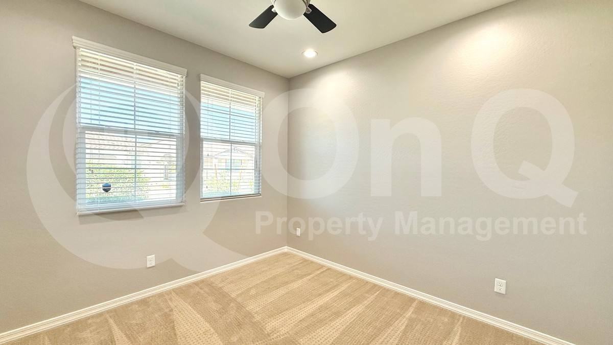 2241 W Betty Elyse Ln - Photo 3 of 10