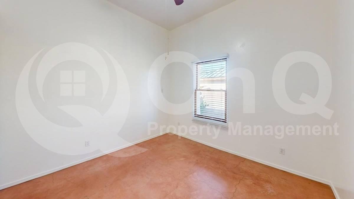 421 W 18th St - Photo 3 of 10