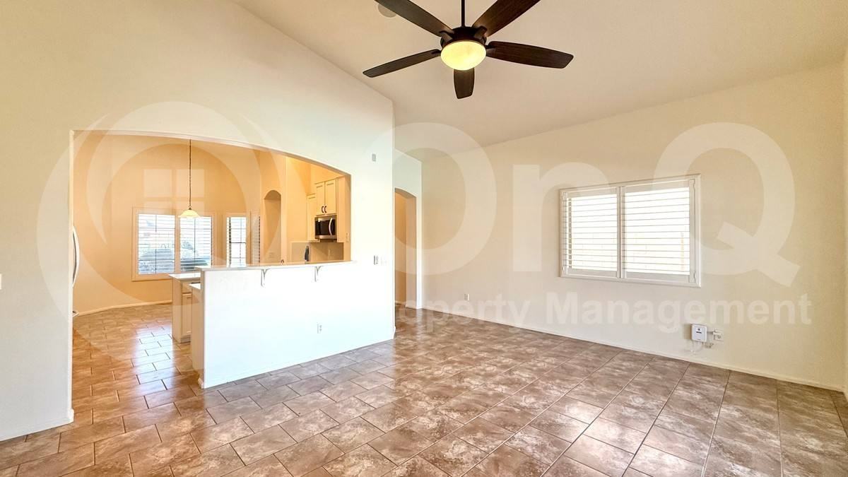 21501 N Davis Way - Photo 3 of 10