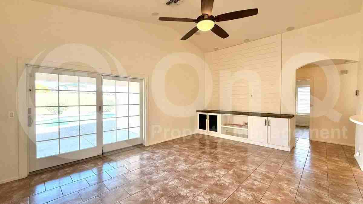 21501 N Davis Way - Photo 4 of 10