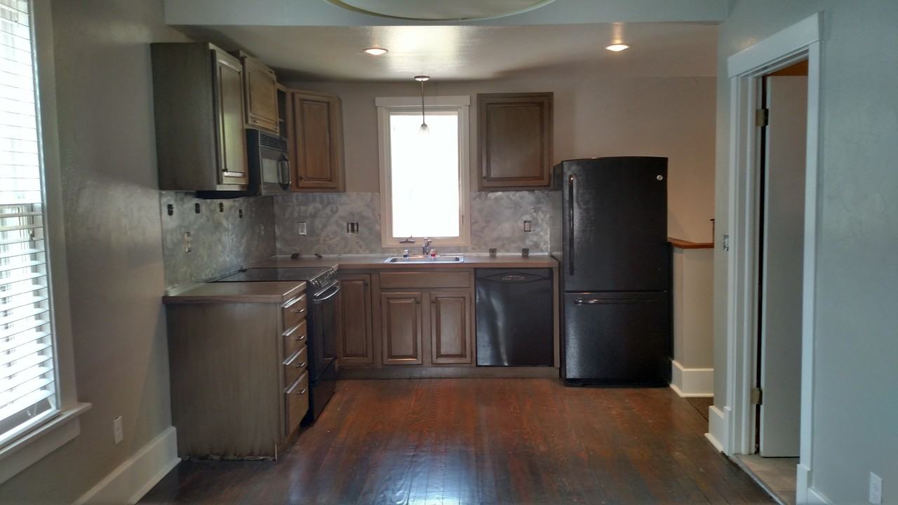 1015 15th St - Photo 2 of 14