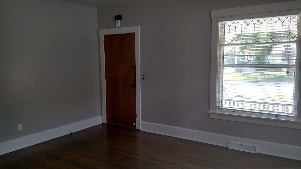 1015 15th St - Photo 3 of 14