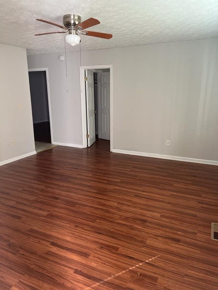 620 N College Dr #5 - Photo 3 of 11