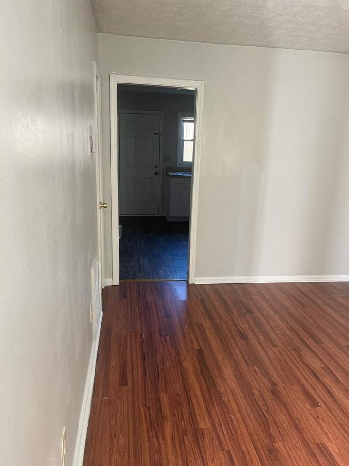 620 N College Dr #5 - Photo 4 of 11