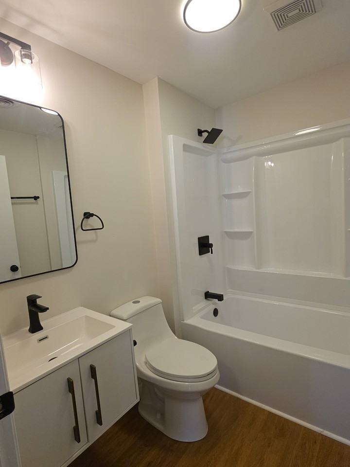 411 W Cheves St #B - Photo 3 of 12