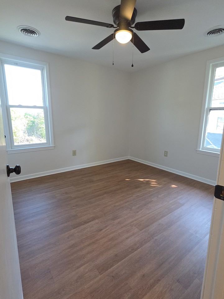 411 W Cheves St #B - Photo 4 of 12