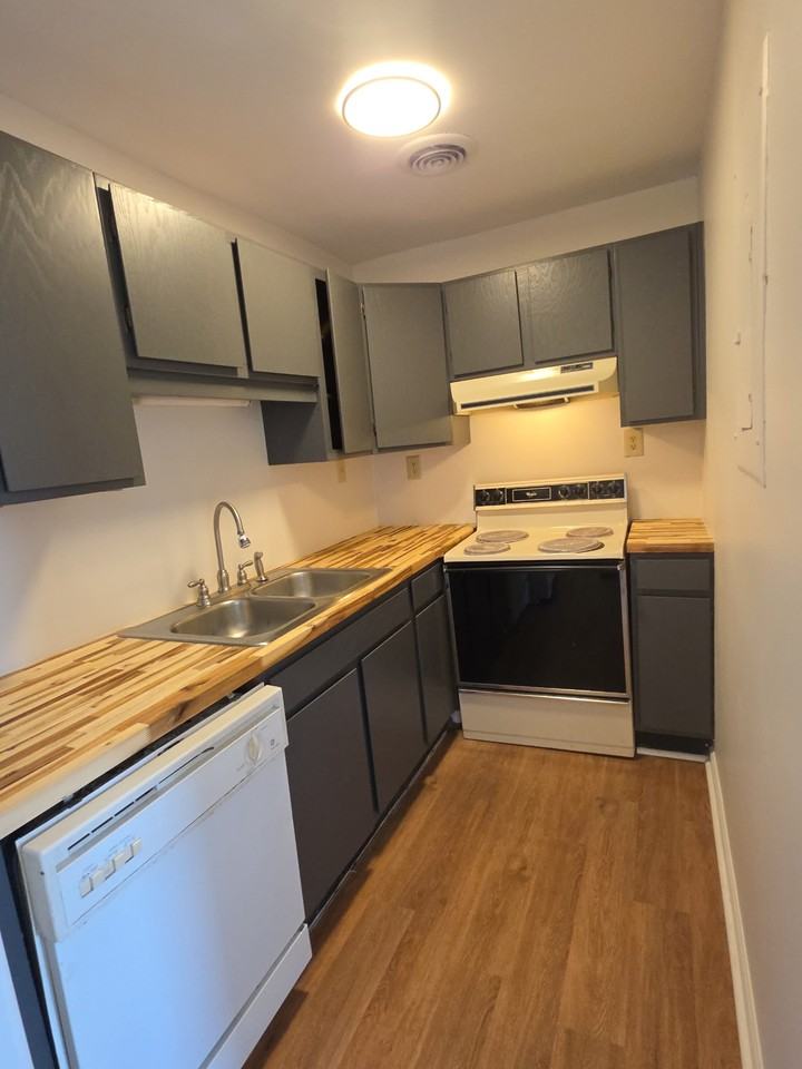 411 W Cheves St #B - Photo 5 of 12