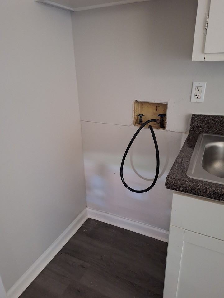 114 104, 106, 108, 110, 112,Chambers St Ne, #106A - Photo 2 of 3