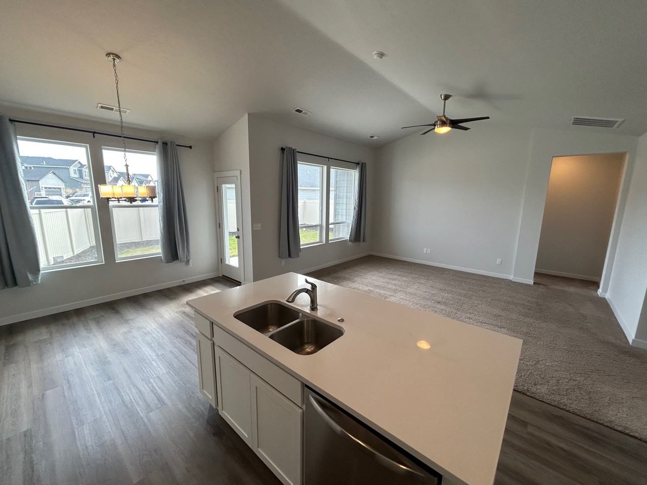 206 S Iceberg Lake Ave - Photo 5 of 20