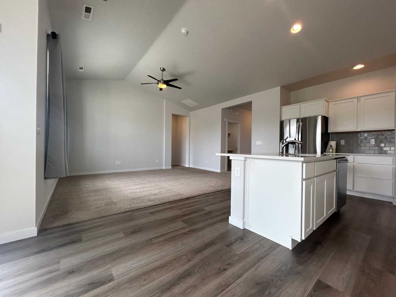 206 S Iceberg Lake Ave - Photo 6 of 20