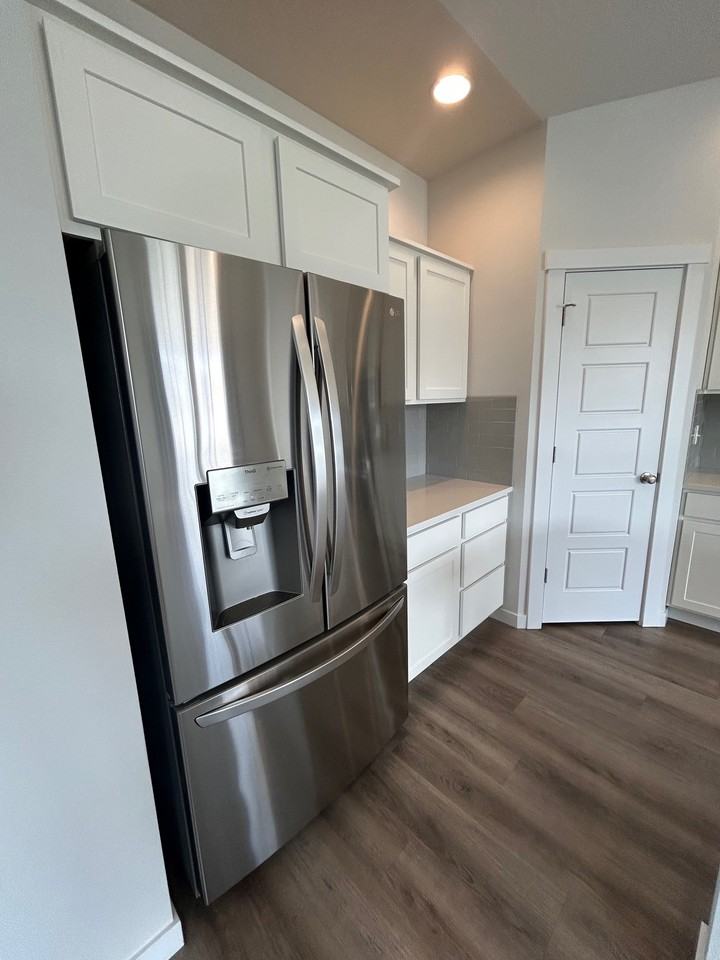 206 S Iceberg Lake Ave - Photo 7 of 20