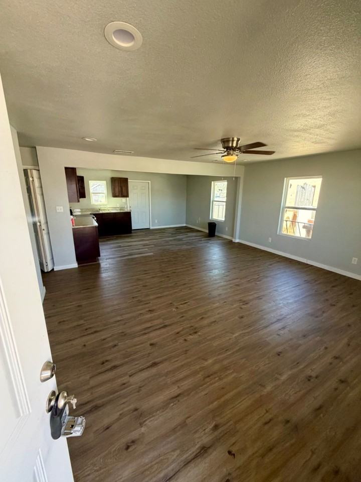 713 S C Ave - Photo 3 of 7