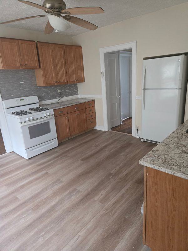 54 Sharon St - Photo 4 of 11