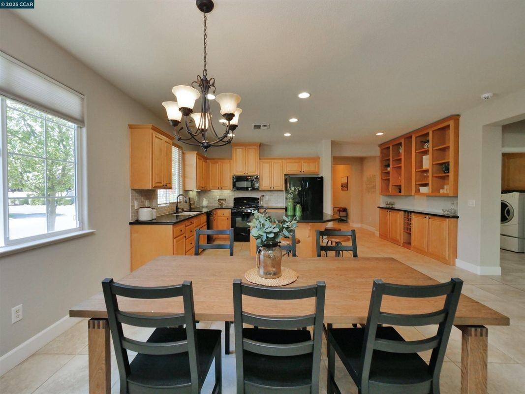 335 Suez Canal Ln - Photo 6 of 24