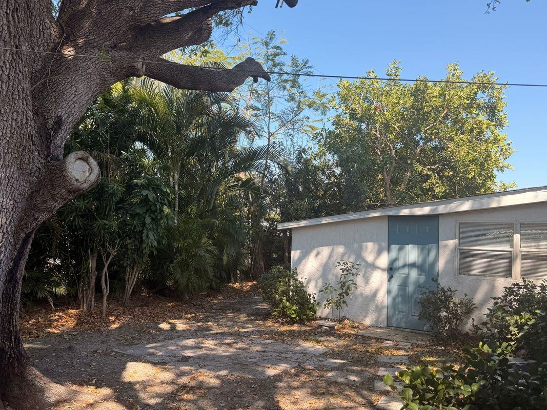 1659 Ricardo Ave - Photo 2 of 3