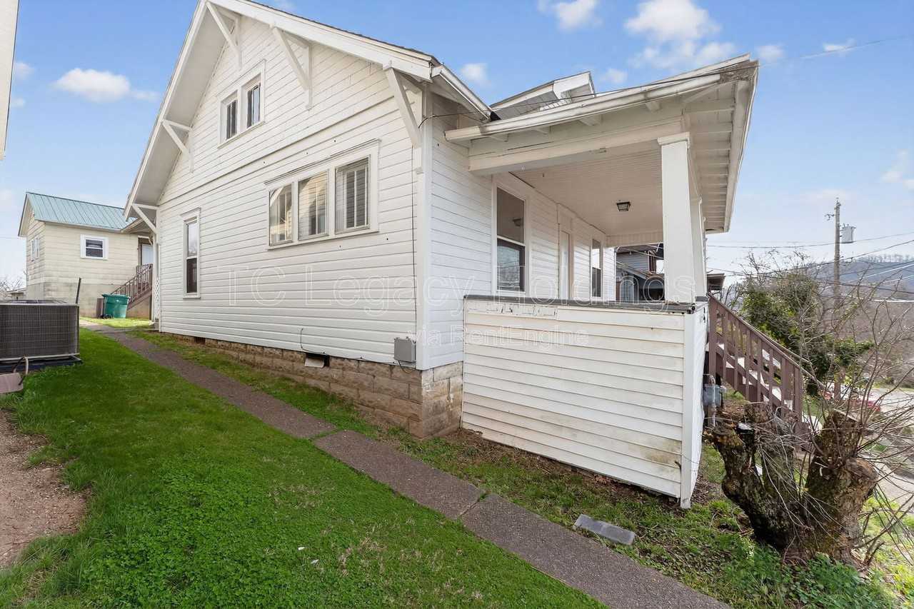 604 Hart St - Photo 2 of 31