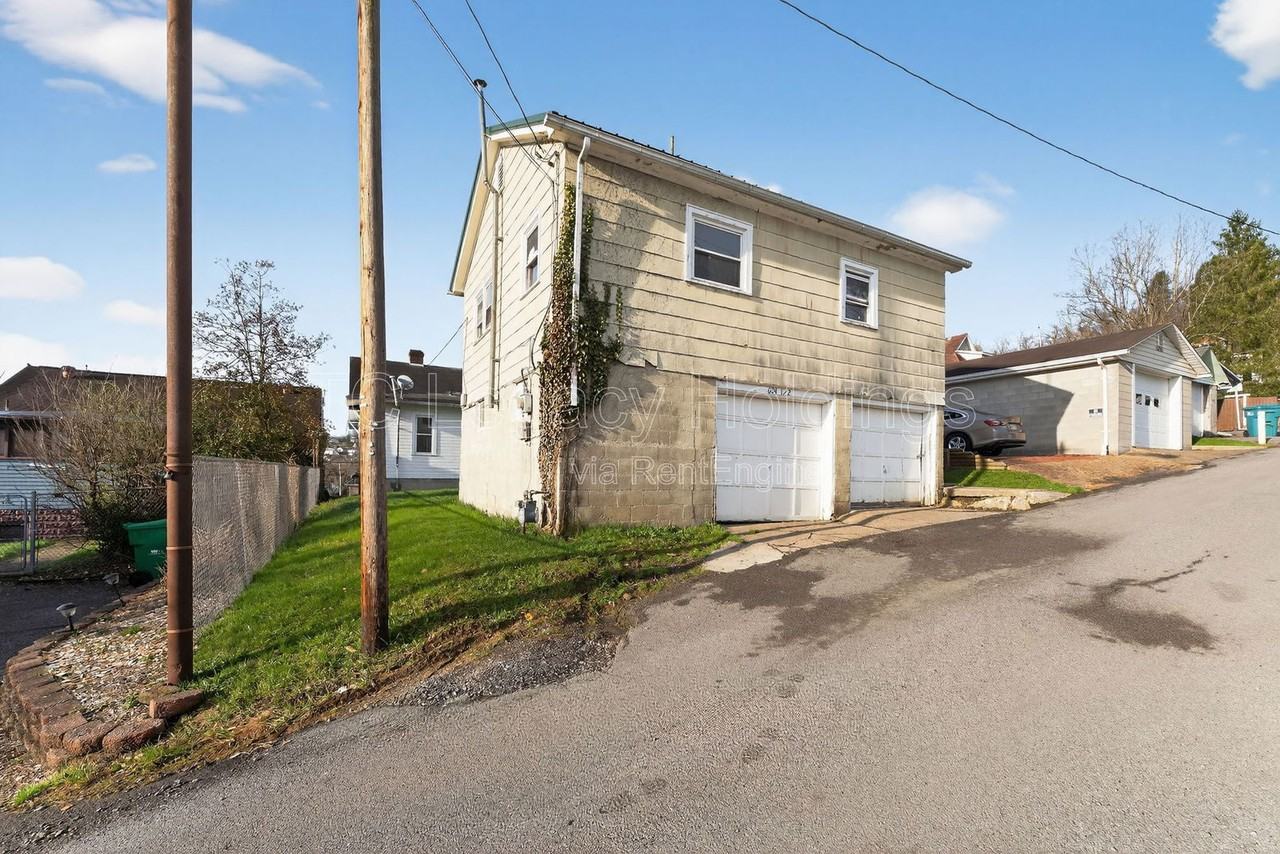 604 1/2 Hart St - Photo 3 of 31