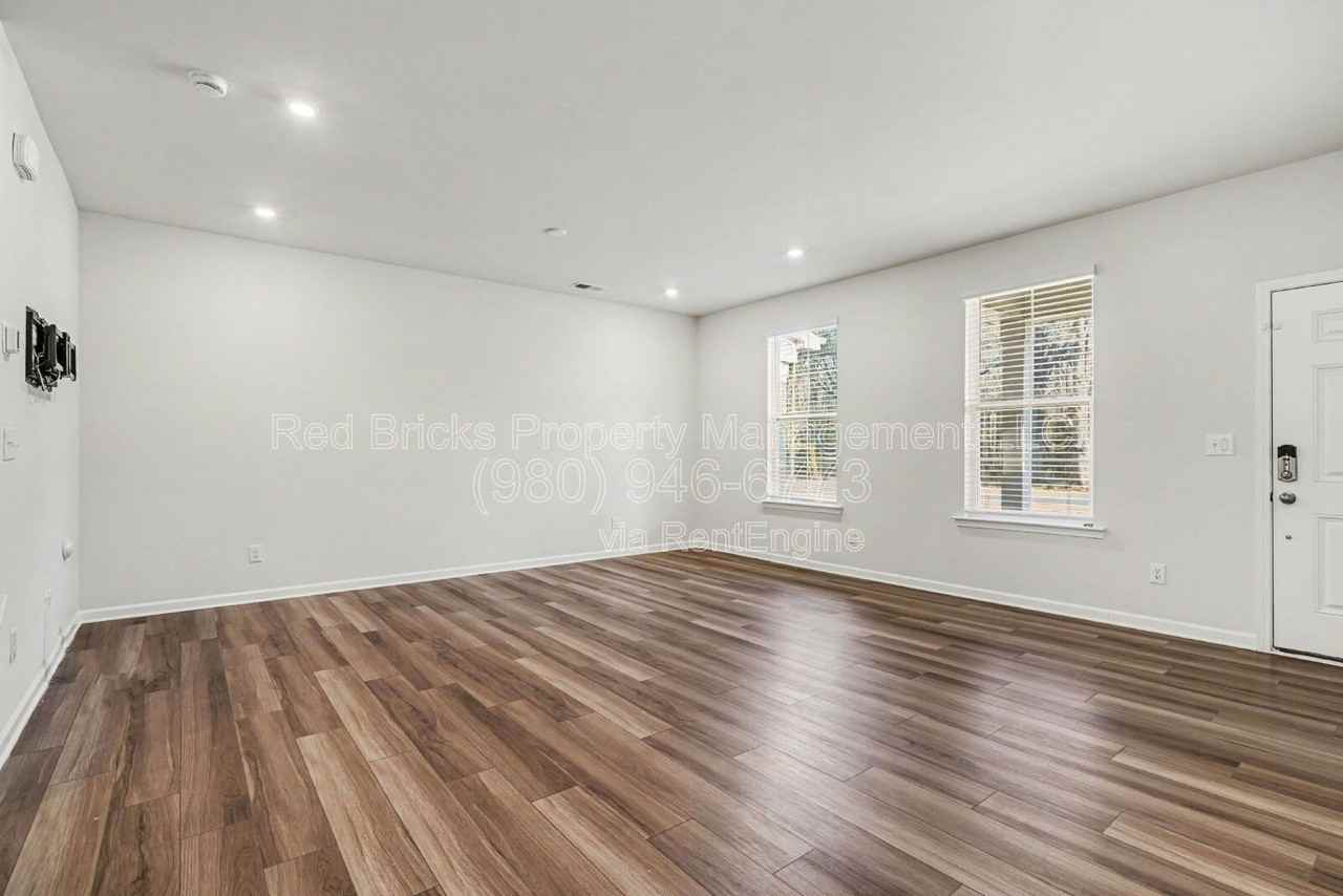 7718 Nelson Rd - Photo 7 of 24