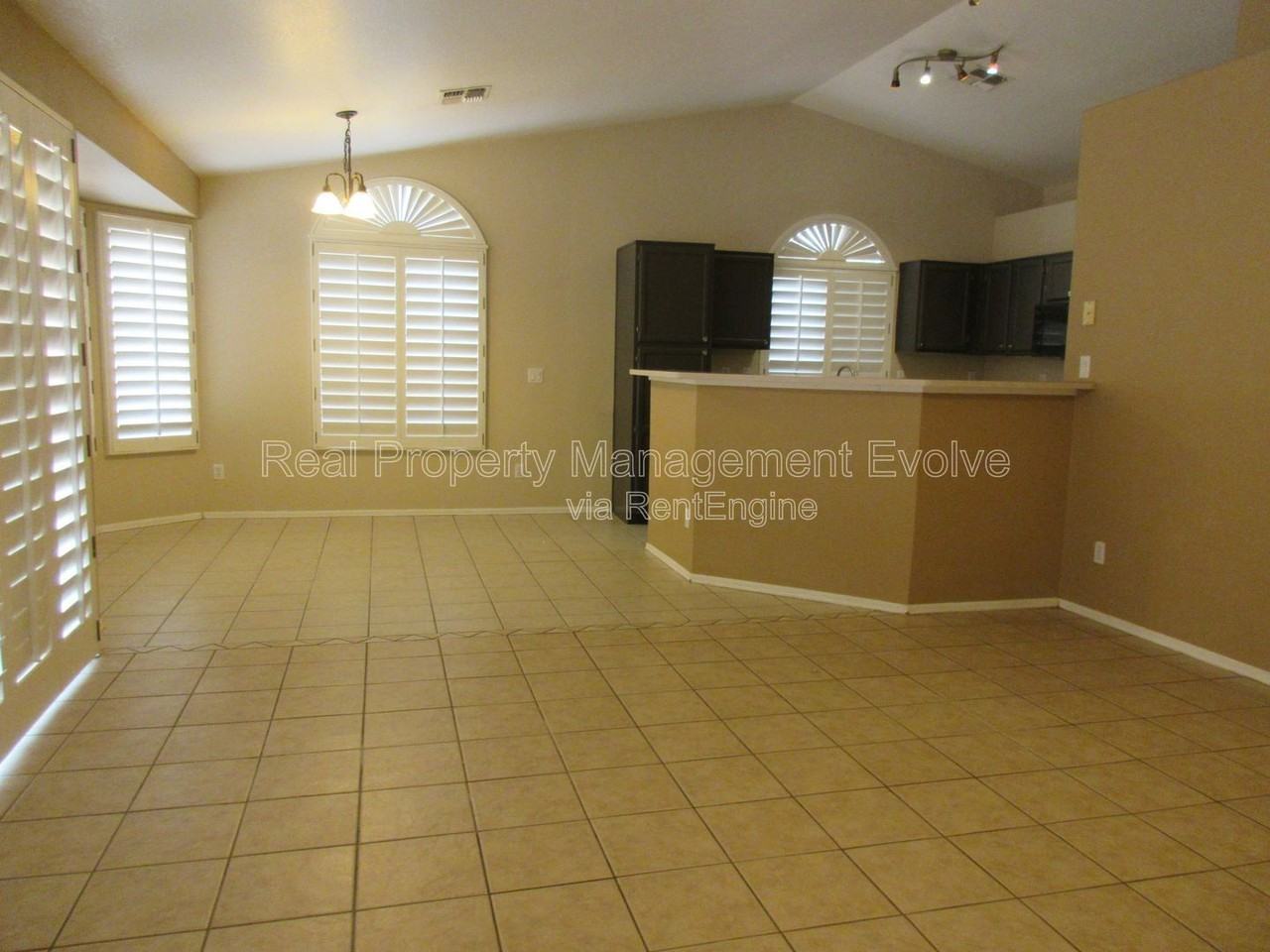 1560 W Cindy St - Photo 3 of 19