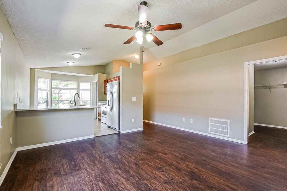13705 Glasser Ave - Photo 3 of 16