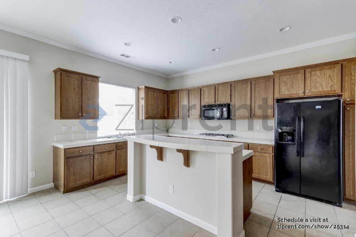 4632 Hutchinson Ln - Photo 6 of 23