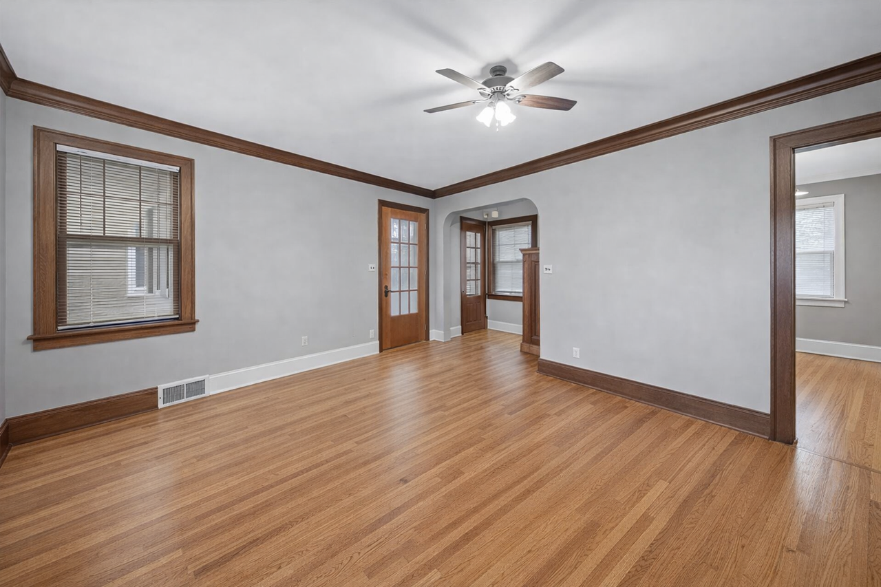 811 Snelling Ave N - Photo 2 of 16