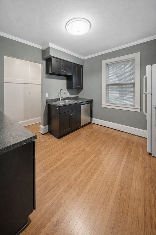 811 Snelling Ave N - Photo 6 of 16